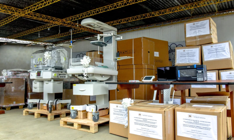 Gobierno invierte $us23 millones para fortalecer la salud con equipamiento de punta