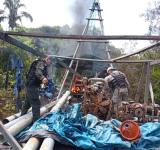 En Río Toromona incineran tres carancheras en intervención contra la minería ilegal