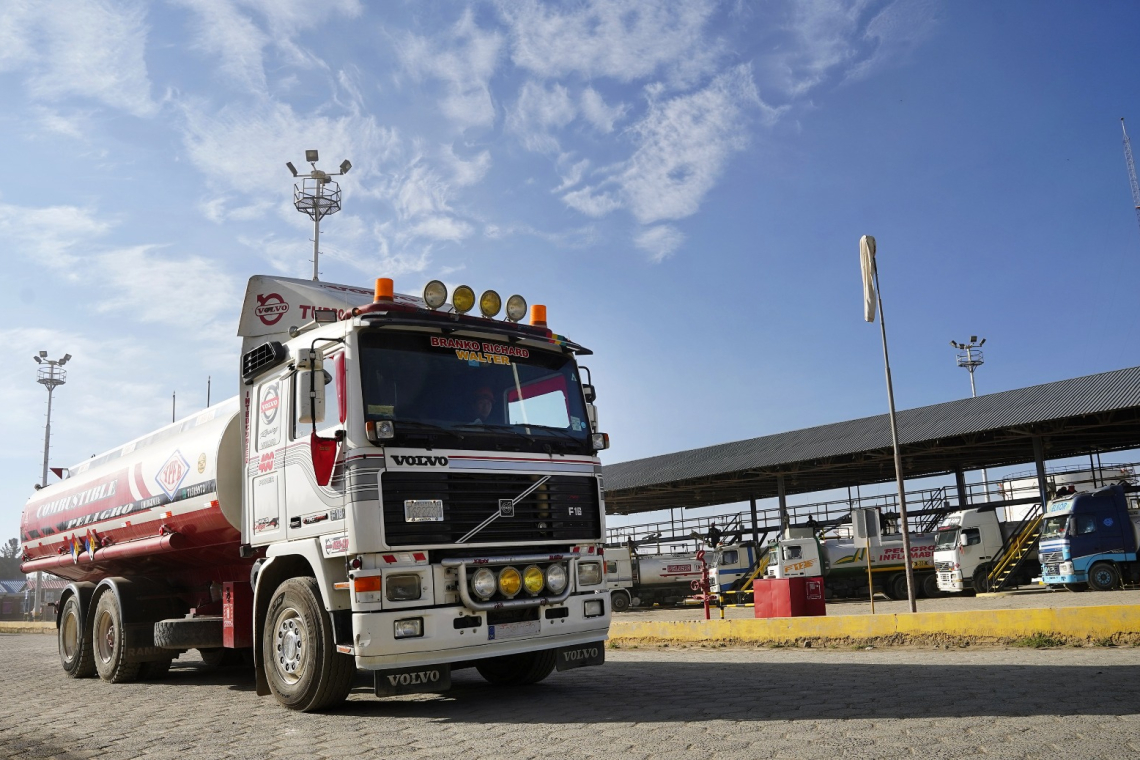 YPFB reducirá la mezcla entre gasolina y etanol hasta dejar limpios los tanques de almacenaje