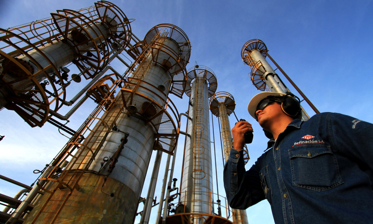 YPFB importará crudo y apunta a reactivar operaciones en sus refinerías