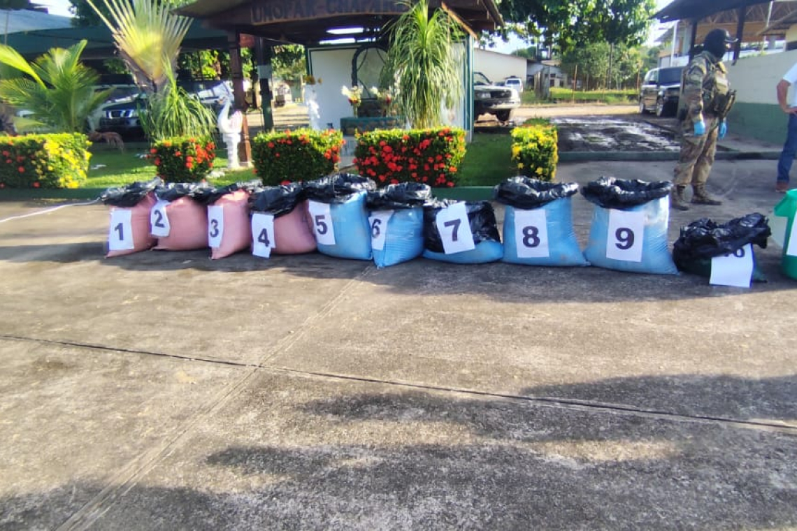 Precursores, armas y 400 kg de cocaína son confiscados en un laboratorio en Villa Tunari