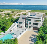 Epstein planeó "fines de semana de chicas" en un lujoso destino vacacional con extrañas pernoctaciones 