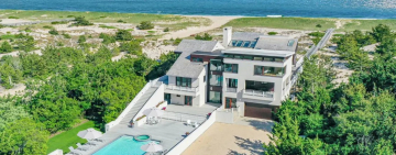 Epstein planeó "fines de semana de chicas" en un lujoso destino vacacional con extrañas pernoctaciones 