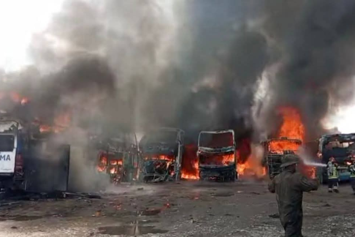 En inmediaciones de la terminal se registra incendio de gran magnitud