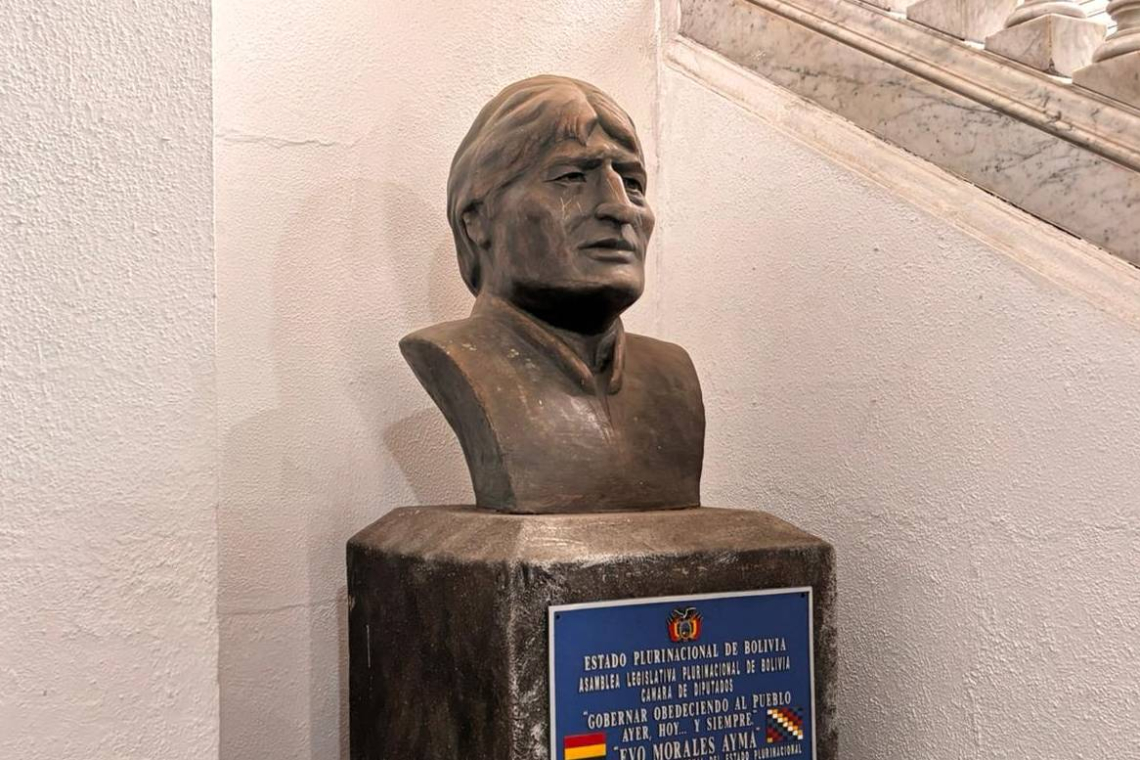 Senado aprueba retirar el busto de Evo Morales de la Asamblea Legislativa