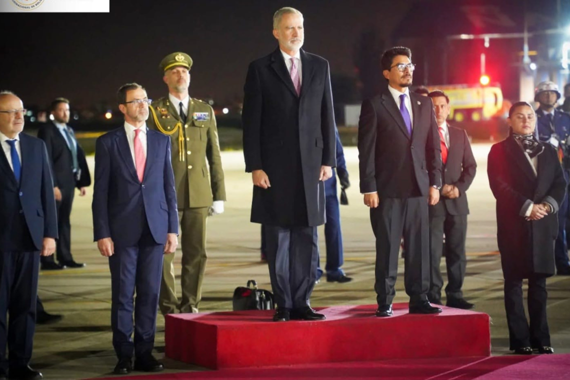 El rey de España cumple una visita oficial a Bolivia tras recibir honores de los Colorados