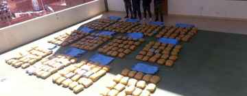 Secuestran 300 paquetes de droga y aprehenden a dos personas en la frontera con Chile