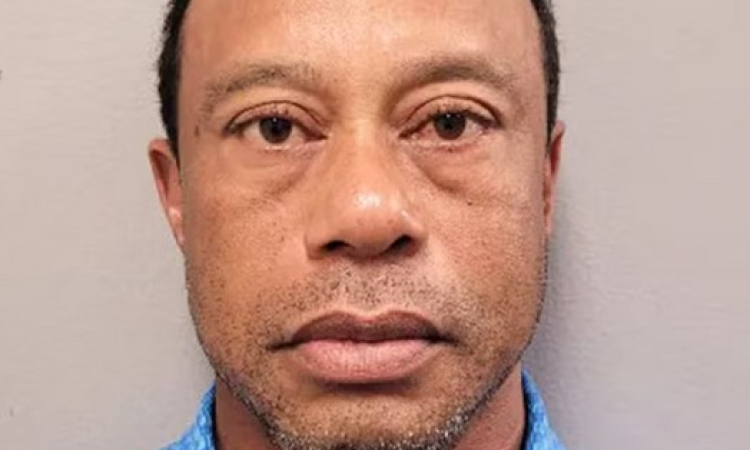 La policía encontró pastillas de opioides en los bolsillos de Tiger Woods luego de su accidente vial