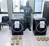 FELCN detecta cocaína oculta en lavadoras en terminal terrestre de Tarija