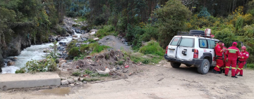 Intensifican la búsqueda de un bebé tras caída de minibús a un río en Quime