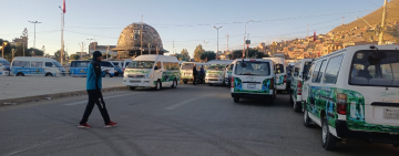 Bloqueo paraliza Oruro no hay salida de buses y suspendieron clases