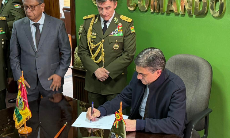 Presidente destaca a la Policía por defender a la sociedad del crimen transnacional