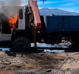 FFAA interceptan camiones e incinera 100 fardos de ropa usada en Salar de Coipasa 