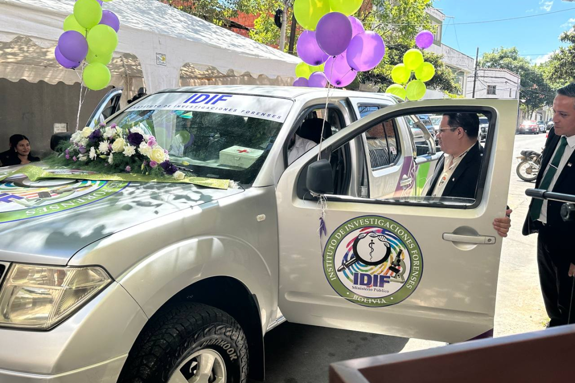 Fiscal General del Estado entrega a Tarija en su aniversario un IDIF Móvil