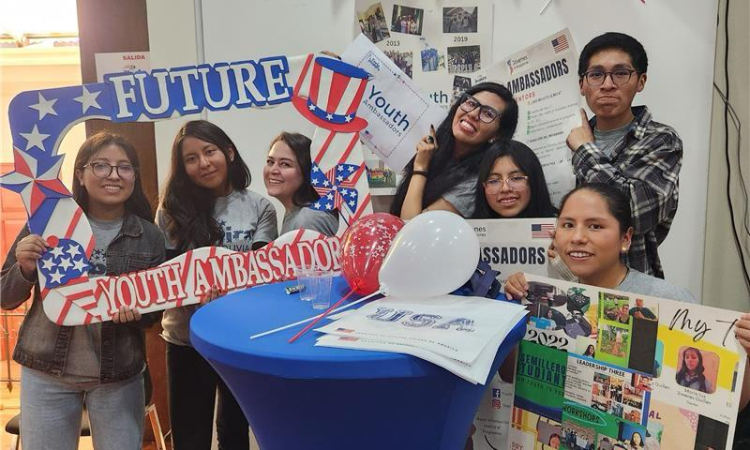 Feria Inspira en Oruro: exbecarios de programas en Estados Unidos    comparten sus experiencias de éxito   