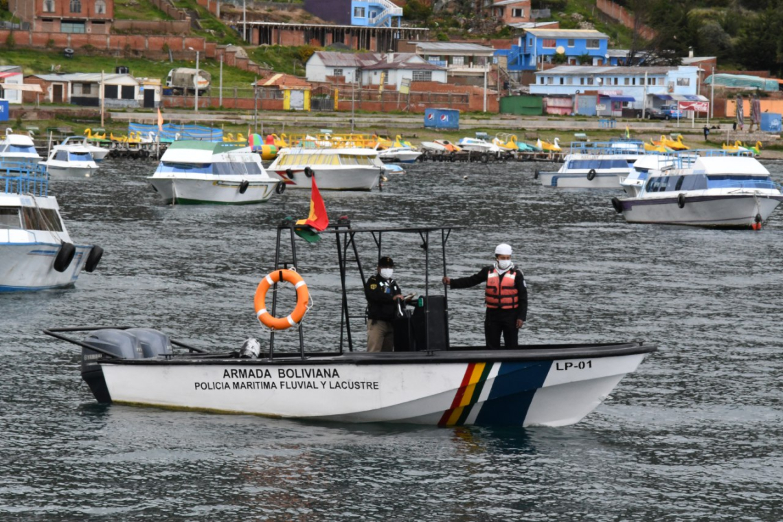Navales comisan mercadería ilegal valuado en Bs 410.300 en el lago Titicaca