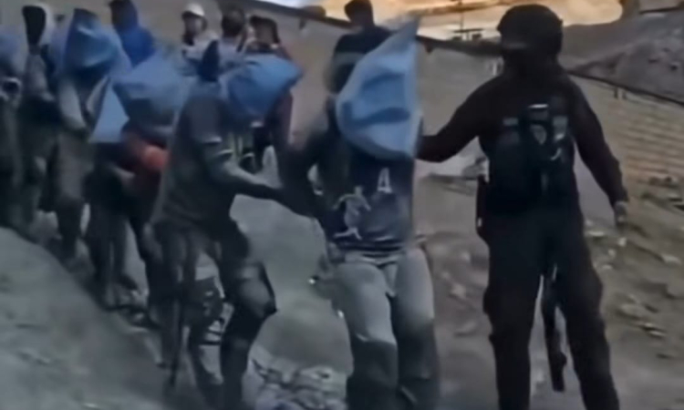 Ejército rescata 2,5 Tn de estaño y remite a la FELCC a 56 jukus en Huanuni