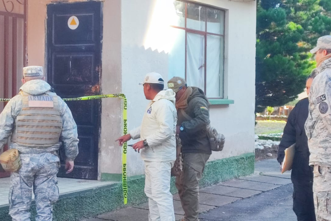 Fuerzas especiales de la Armada siguen la pista para recuperar armas robadas en Chua Cocani