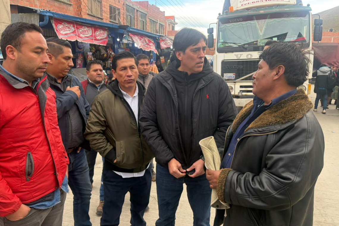 Presidente instruye restablecer dialogo con el transporte en el punto de bloqueo