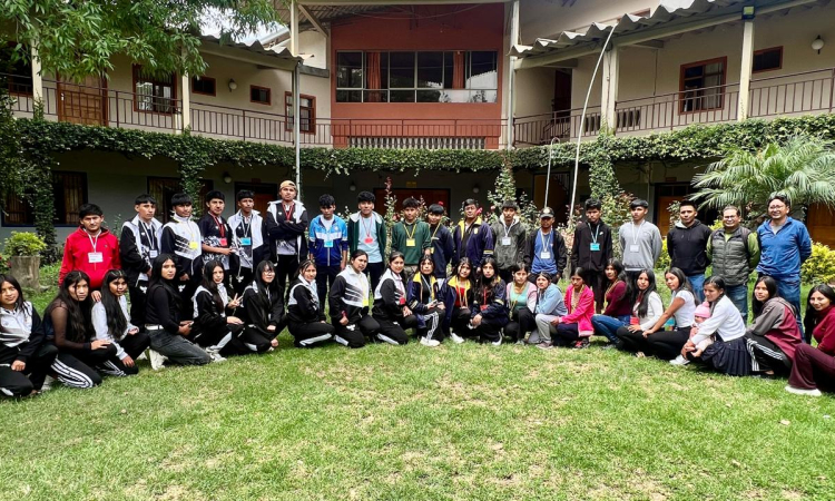 Jóvenes de Tapacarí fortalecen su liderazgo y proyecto de vida en talleres impulsados por la Iglesia Católica 