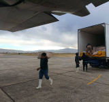 Gobierno activa puente aéreo desde Cochabamba para garantizar alimentos en La Paz