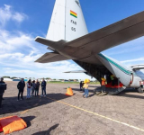 Llega avión Hércules enviado por Argentina con carne de pollo