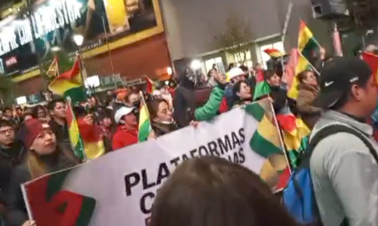 Autoconvocados marchan por el centro de La Paz en contra de los bloqueos