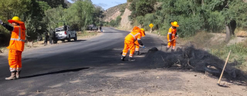 Obreros de la ABC reparan carretera Suticollo-Parotani dañado por los bloqueadores