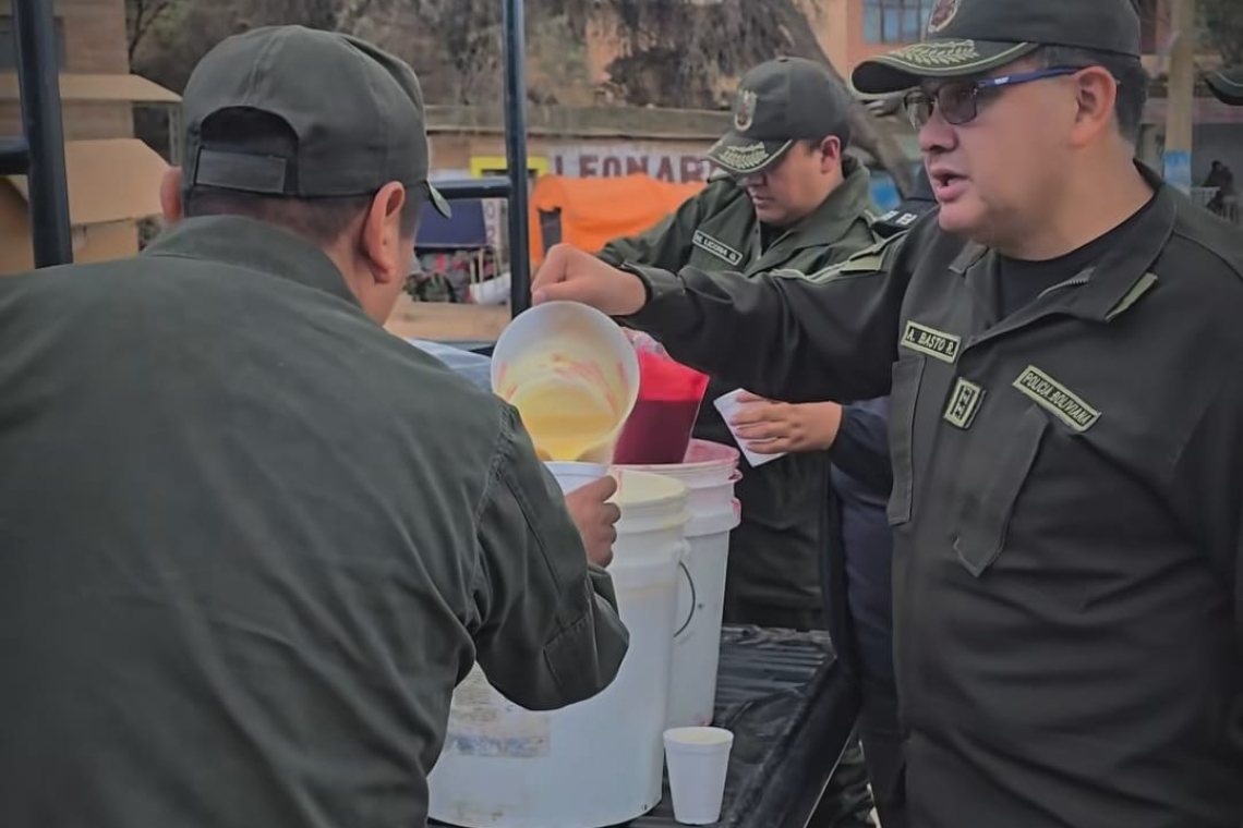 Empresa con aperitivo apoya a la Policía que garantiza la libre locomoción en carretera al occidente