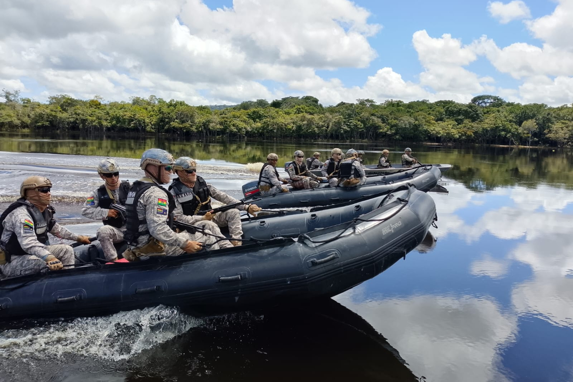 “Diablos Azules” sientan soberanía en áreas ribereñas de la amazonia, en frontera con Brasil