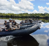 “Diablos Azules” sientan soberanía en áreas ribereñas de la amazonia, en frontera con Brasil