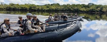 “Diablos Azules” sientan soberanía en áreas ribereñas de la amazonia, en frontera con Brasil