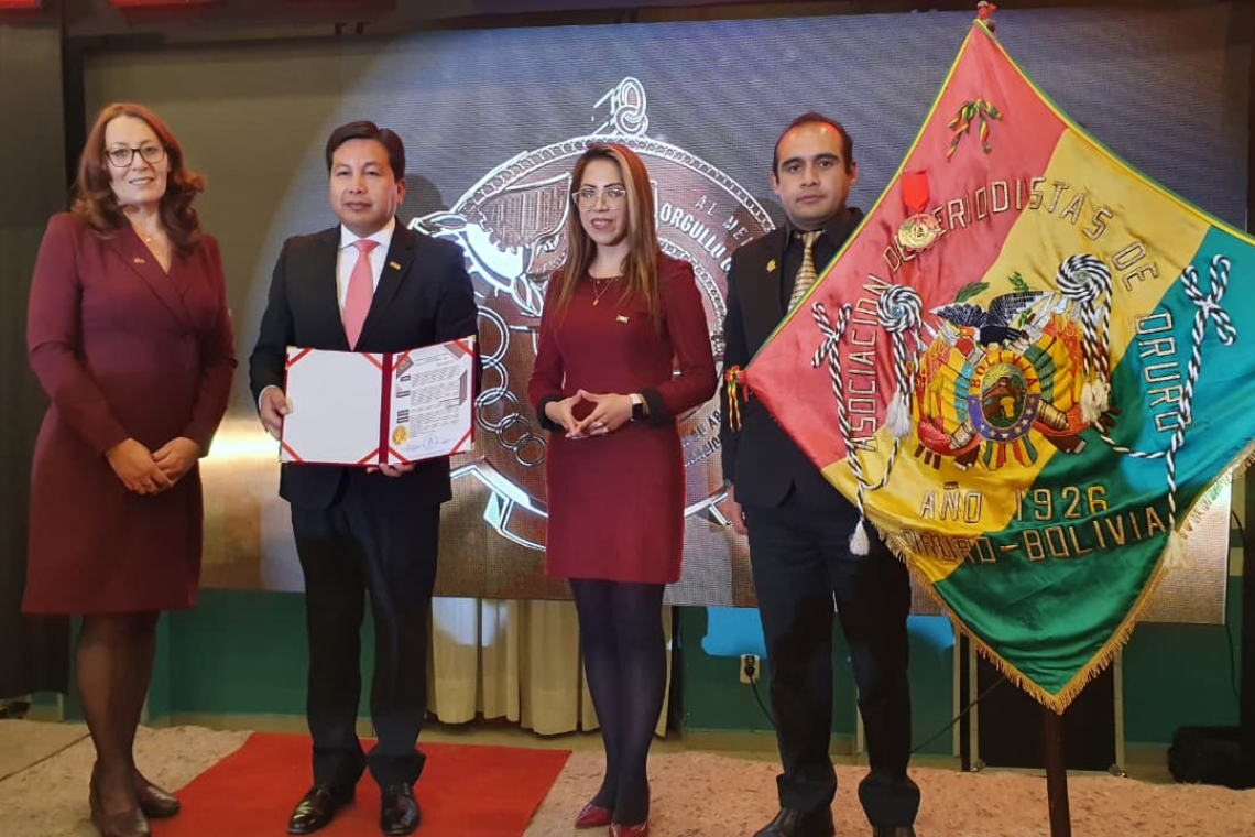 Asociación de Periodistas de Oruro recibe la medalla “Orgullo Orureño 2026” en el año de su centenario