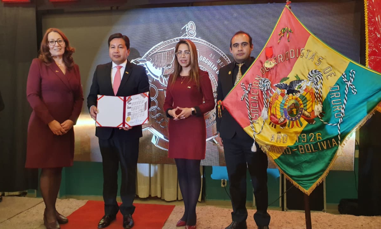 Asociación de Periodistas de Oruro recibe la medalla “Orgullo Orureño 2026” en el año de su centenario