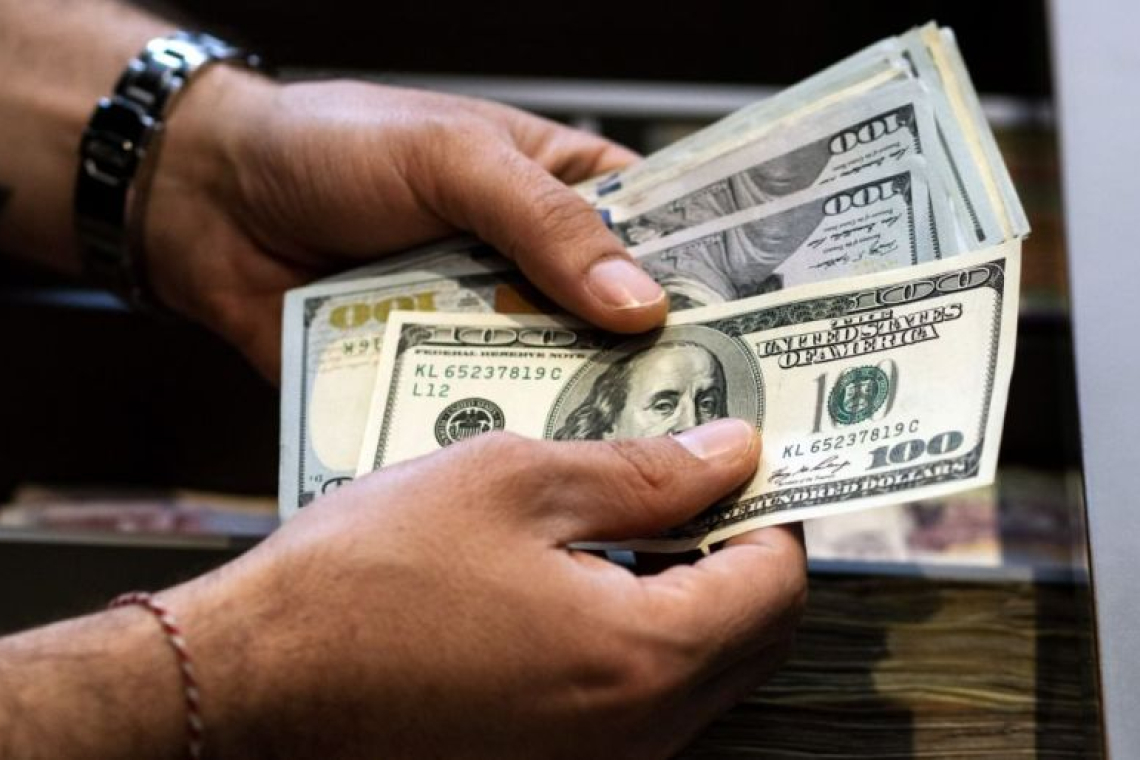 Gobierno iniciará devolución gradual de depósitos en dólares desde el 15 de julio