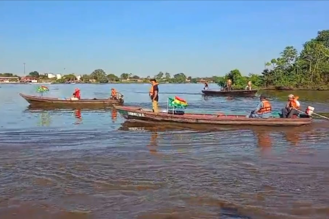 Marinos intervienen embarcación con carne de pollo de contrabando en Guayamerín