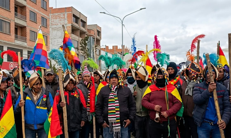 Policía recomienda evitar circular por el centro paceño este miércoles por marchas