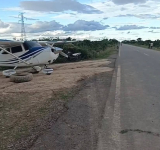Piloto logra controlar avioneta en aterrizaje de emergencia y salva la vida de dos pasajeros