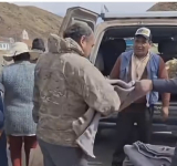 Transportistas víctimas de los bloqueos y robos reciben ayuda humanitaria