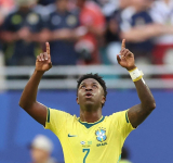 Brasil golea a Escocia, termina invicto y avanza como líder del Grupo C
