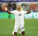 Con un gol de Haaland sobre el final, Noruega le ganó 2-1 a Costa de Marfil y enfrentará a Brasil en los octavos del Mundial