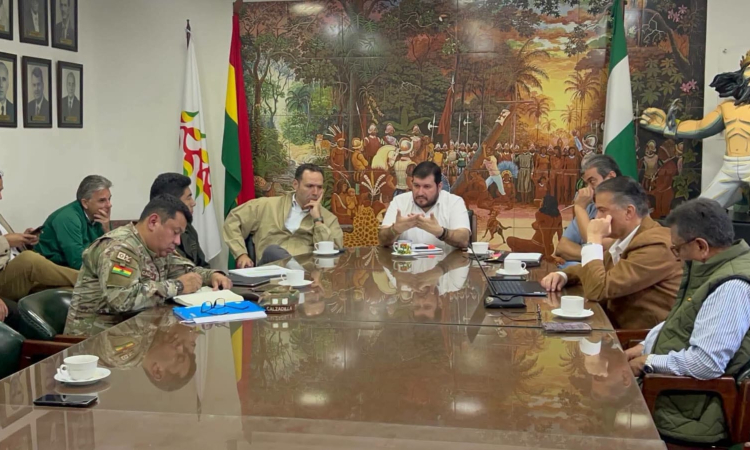 Cívicos de Santa Cruz en reunión con Gobierno exigen justicia por 53 días de bloqueos