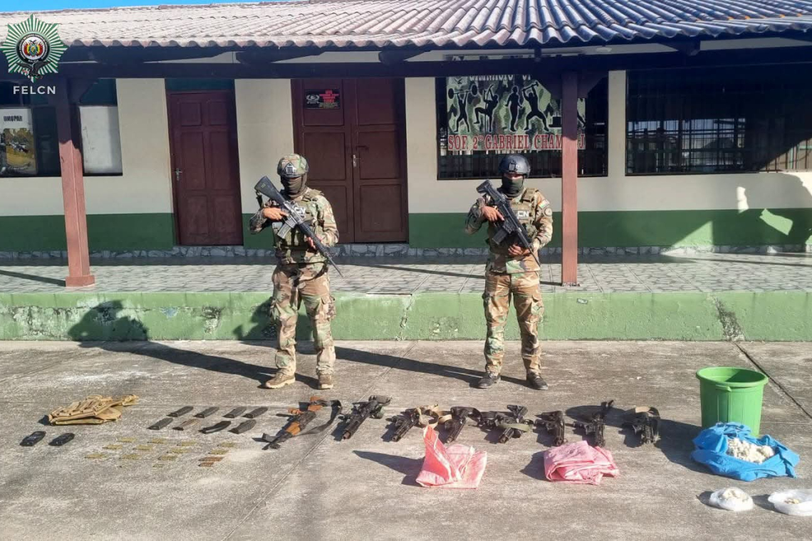 FELCN halla armas de fuego y desarticula laboratorio y fábricas de cocaína