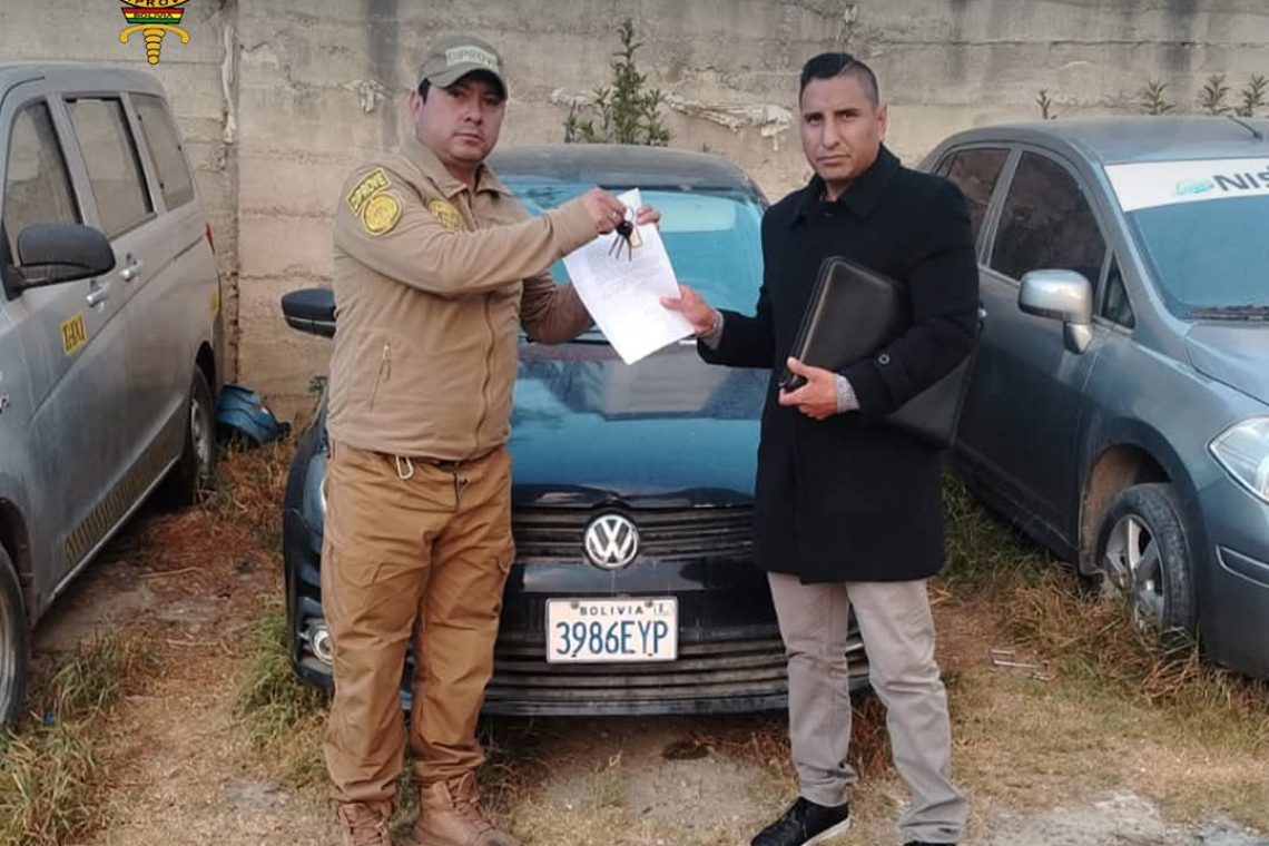 DIPROVE recupera y devuelve vehículo reportado como robado en La Paz 