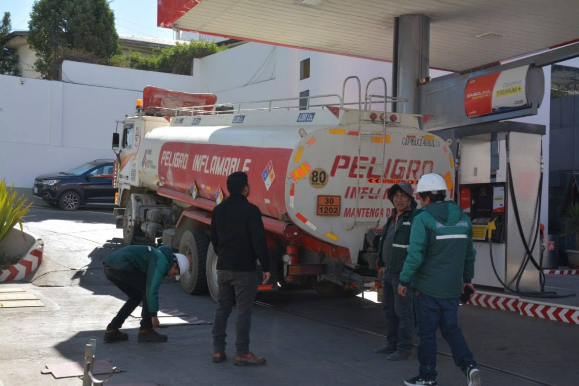 Gobierno congela los precios de hidrocarburos por un año