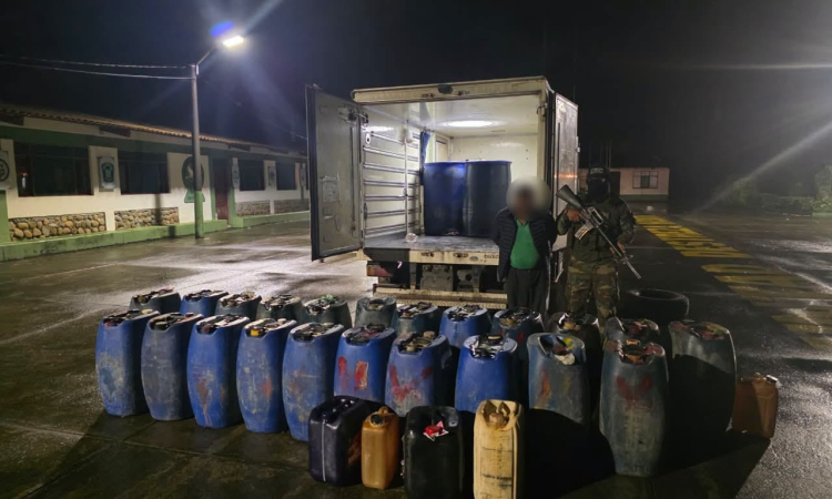 Policía secuestra 1.700 litros de combustible, presuntamente para fines ilícitos  en el Chapare