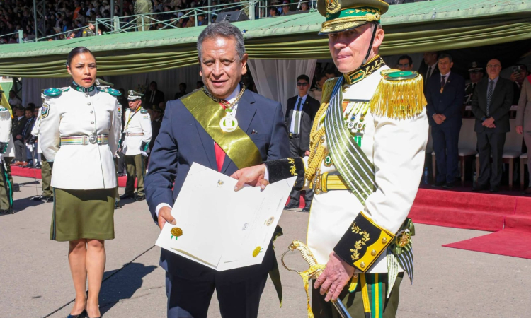 Ministro Oviedo resalta el compromiso y la vocación de servicio de la Policía en su Bicentenario