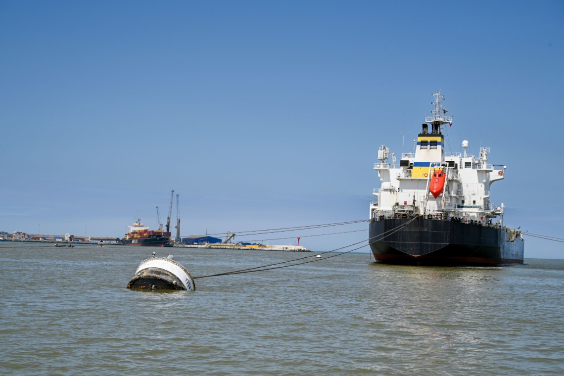 YPFB inició la descarga de diésel en Arica para su envío a Bolivia