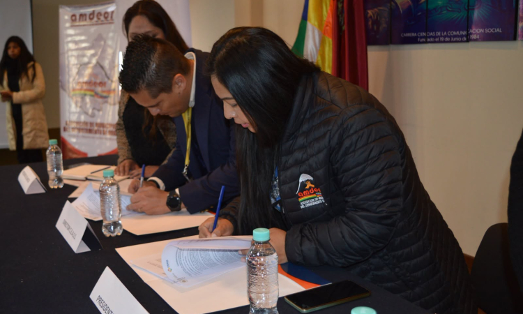  Ceass y Amdeor firman convenio para optimizar el abastecimiento de medicamentos en Oruro 