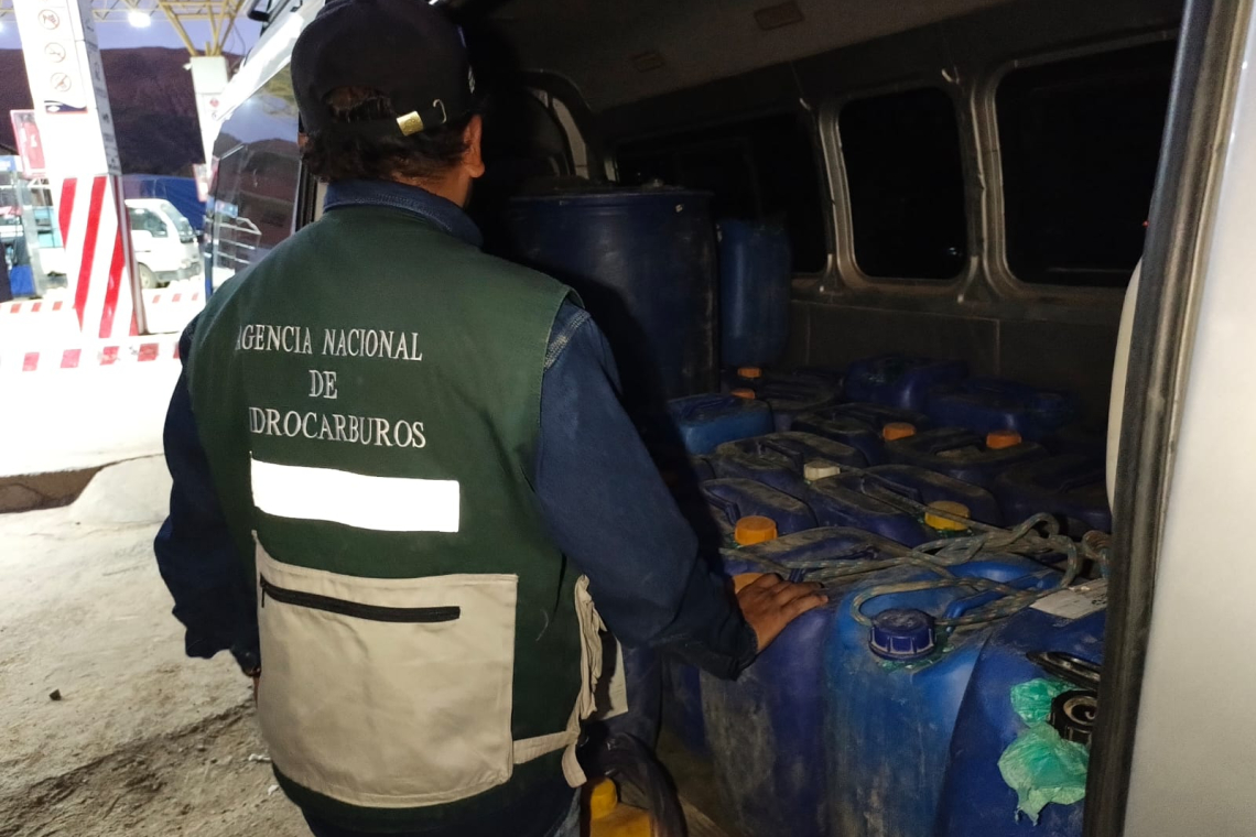 En operativo conjunto comisan 1.335 litros de gasolina transportada irregularmente en Zudáñez